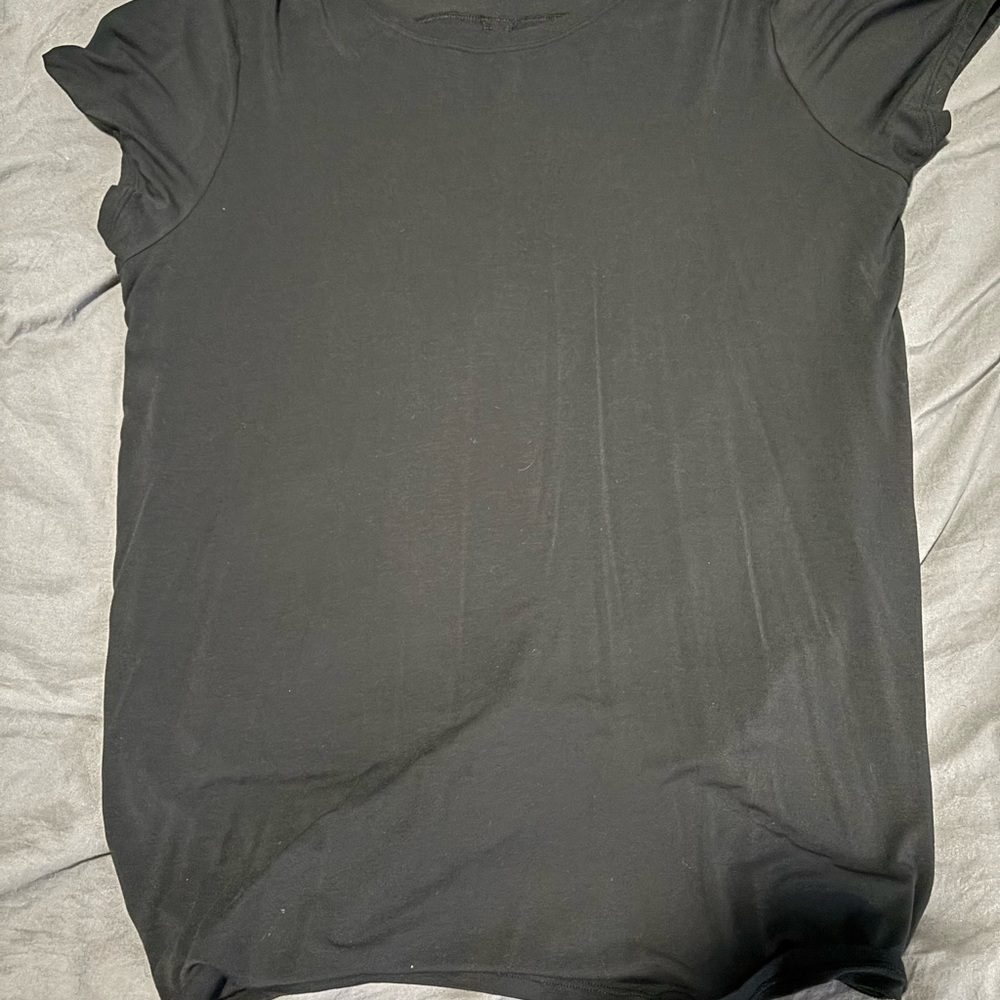Lululemon black t shirt